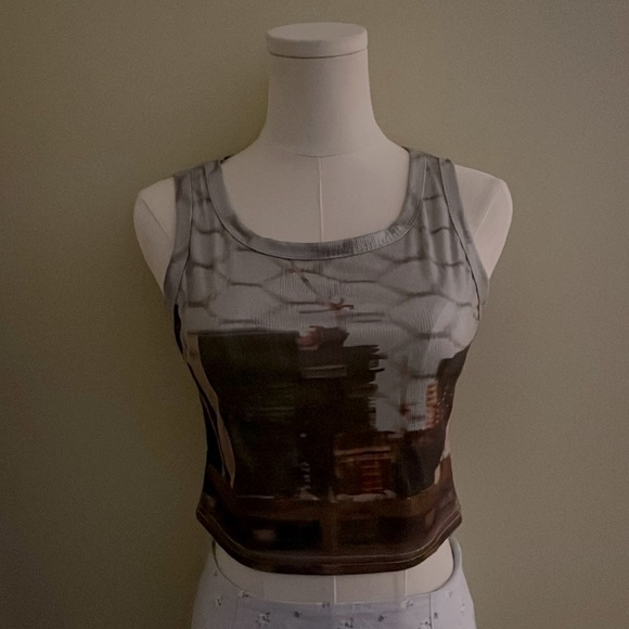 Stretchy cityscape tank - Picture 2 of 4